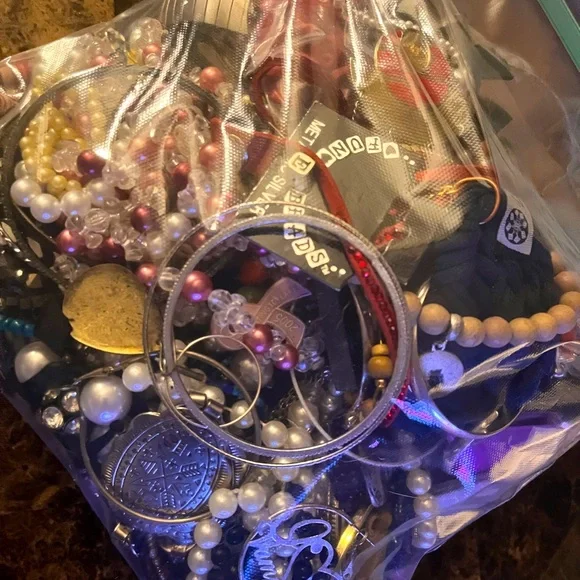 4lb jewelry lots - Picture 5 of 5